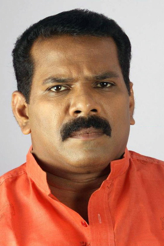Biju Pappan as SI Madhu Babu in Mr and Mrs Bachelor