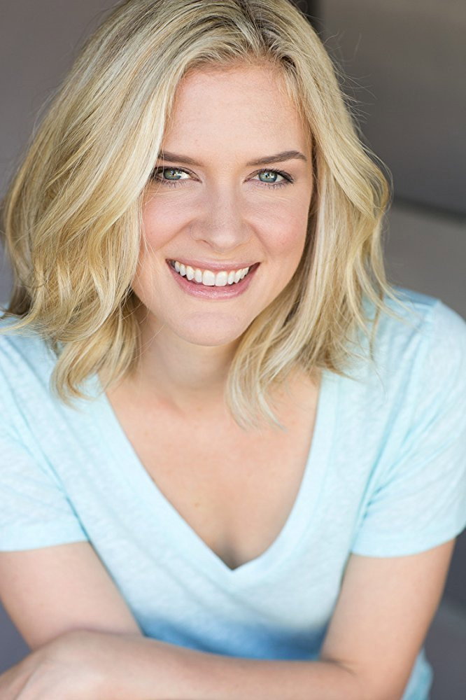 Kate Gilligan as Lauren in Deadly Assistant
