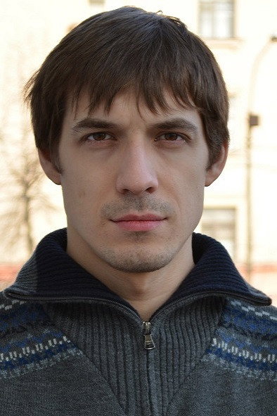 Максим Фомин as Виктор in Хроника гнусных времен