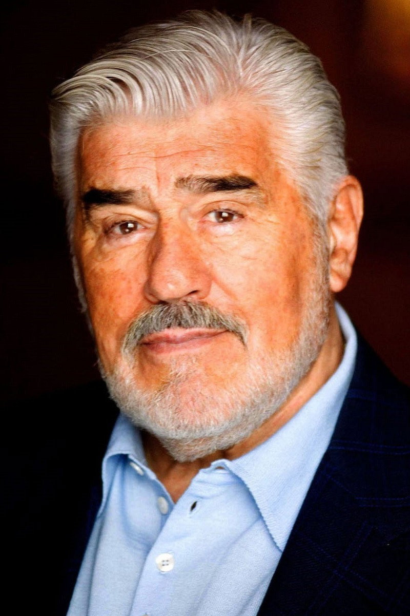 Mario Adorf as Gorian in Die rote Zora