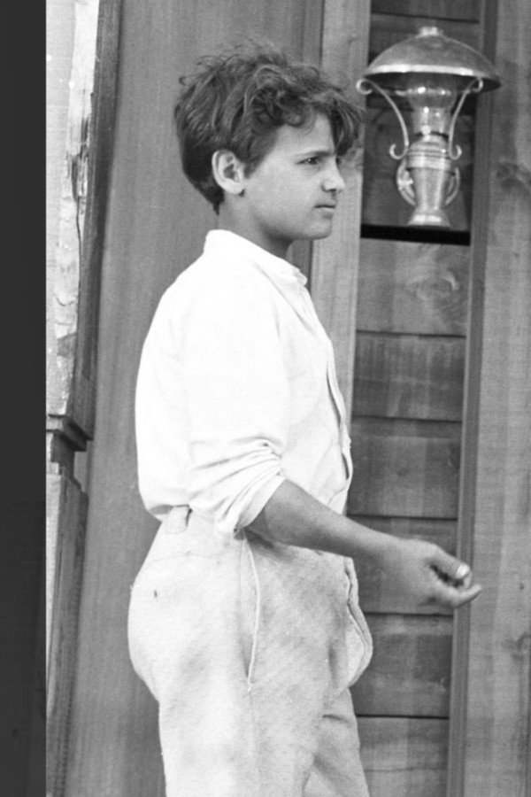 Antoñito Ruiz as Arab Boy in Massacre Harbor