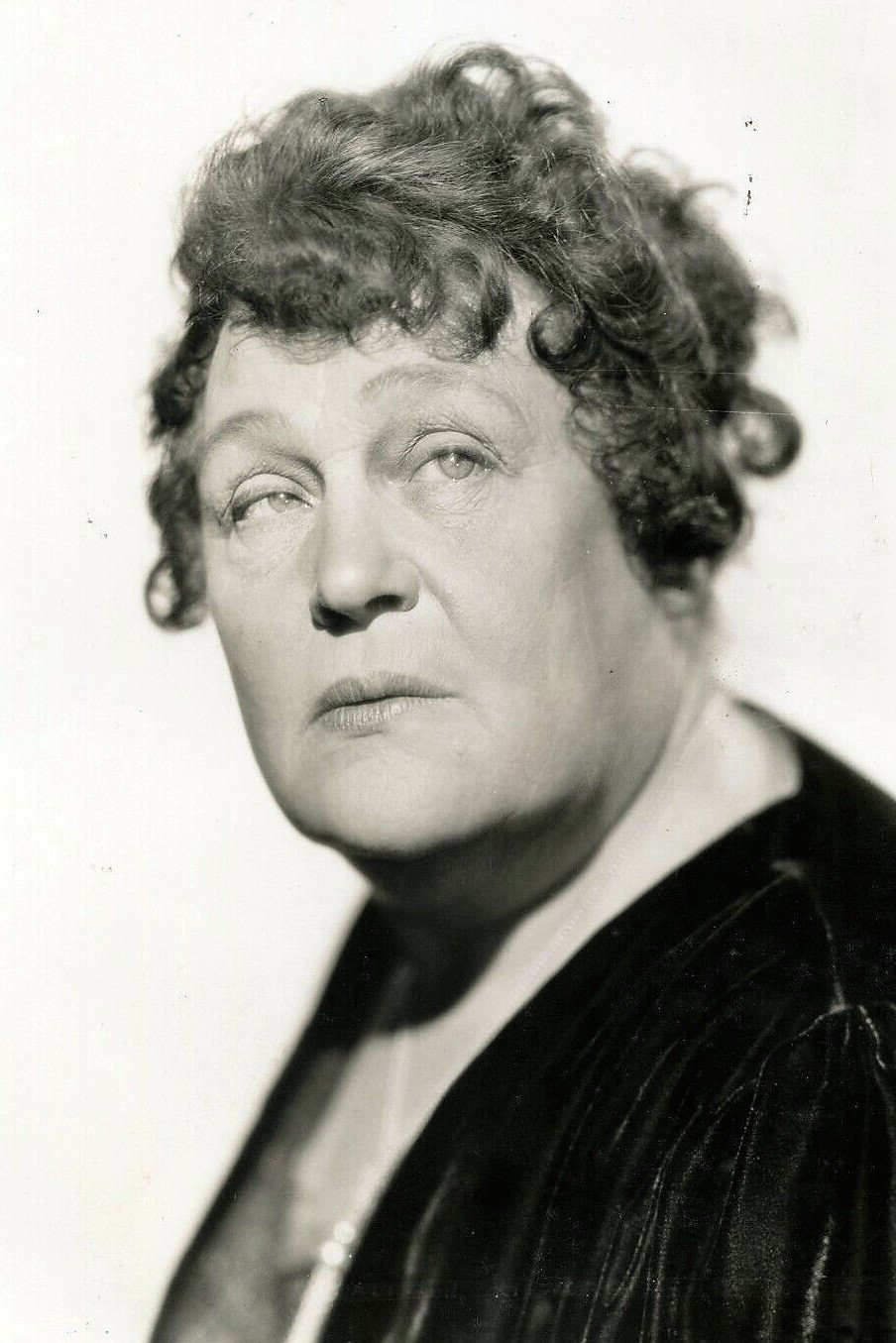 Alison Skipworth as Mrs. de Mailly in 39 East