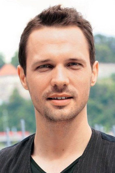 Martin Rausch as Host in Zlatá maska