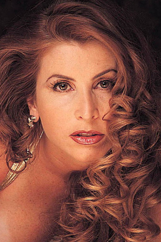 Shanna McCullough as Ellen in Deviations