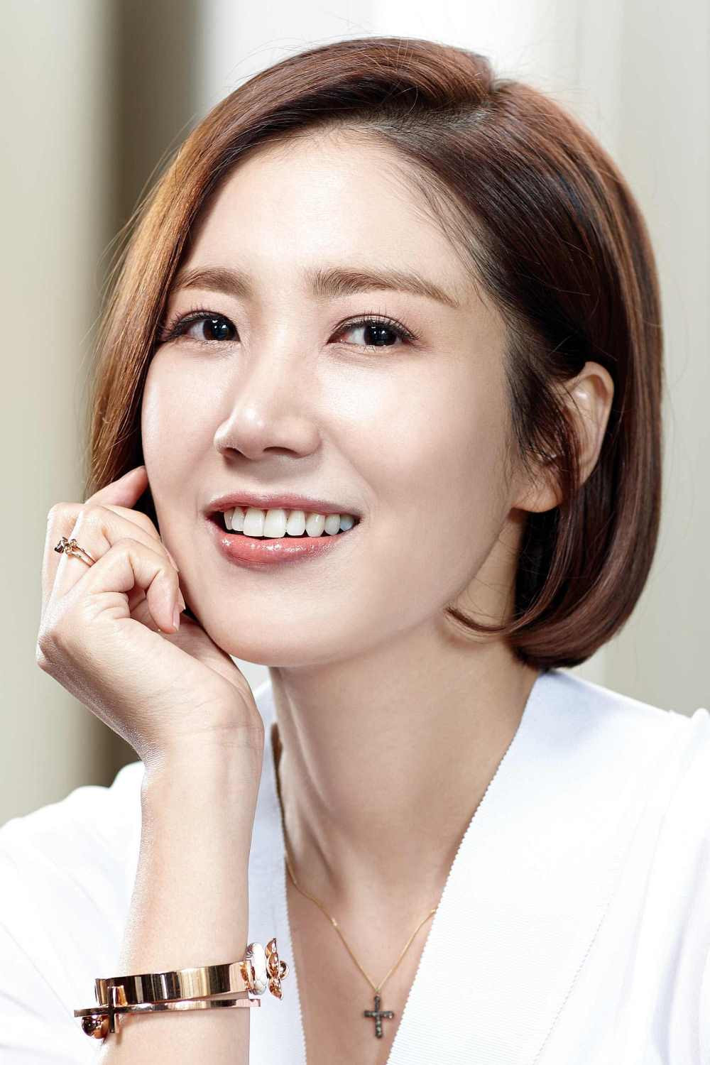 유호정 as Hong Jang-mi in Rosebud