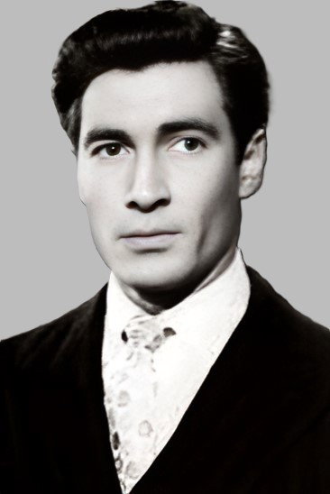 Luis Dávila as Jacques in Eagles Over London