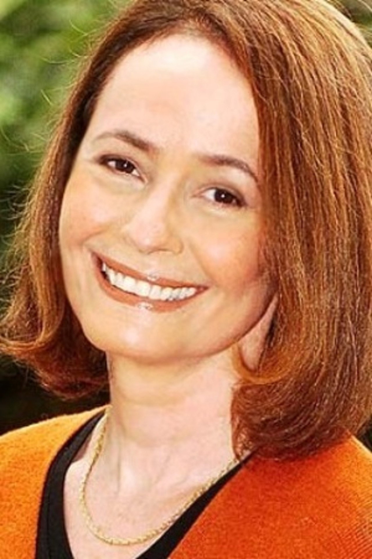 Renée de Vielmond as Kely Romani (Celina Romani) in Eu Prometo