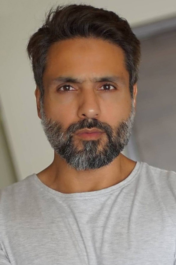 Mohammed Iqbal Khan as Dr. Dev in Hui Gumm Yaadein - Ek Doctor Do Zindagiyaan