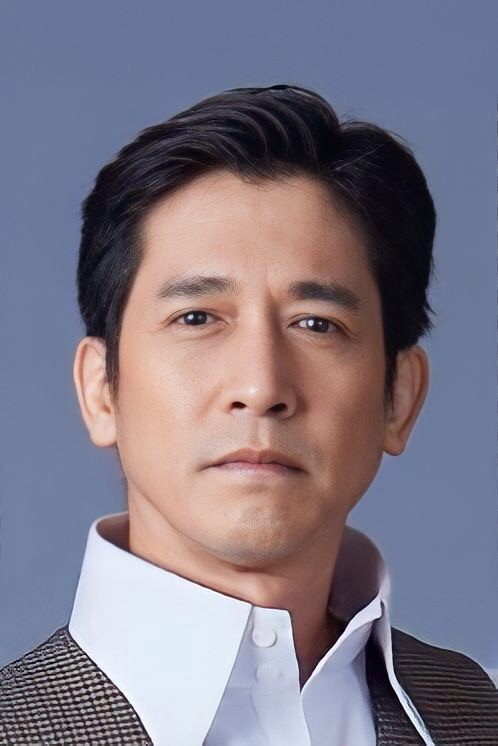 พลวัฒน์ มนูประเสริฐ as Montree [Pai's father] in My Gear And Your Gown