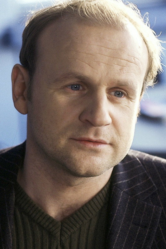 Oliver Stokowski as Günther Schütte, Prisoner Nr. 82 in Das Experiment