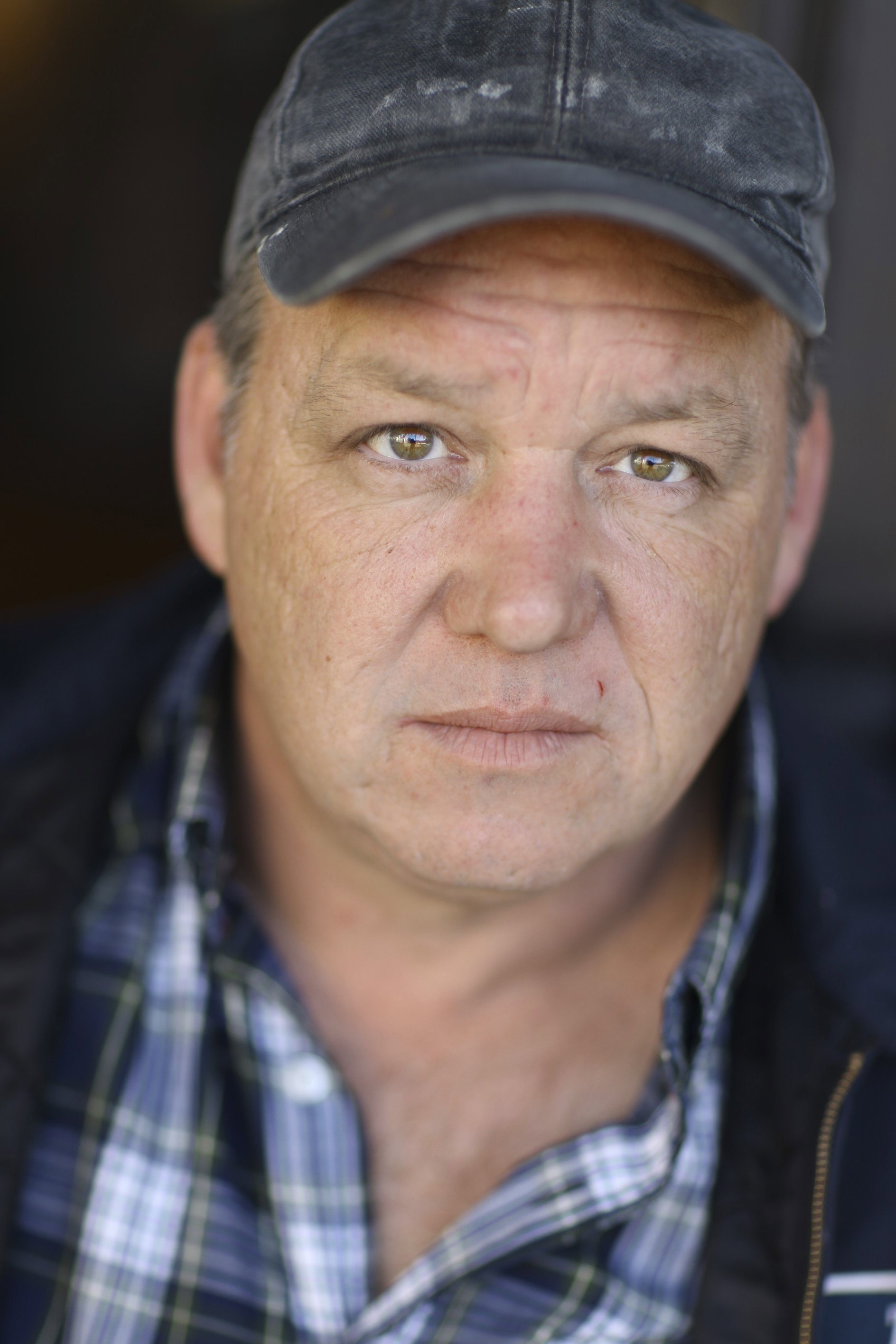 Dane Rhodes as Cecil in A Love Song for Bobby Long