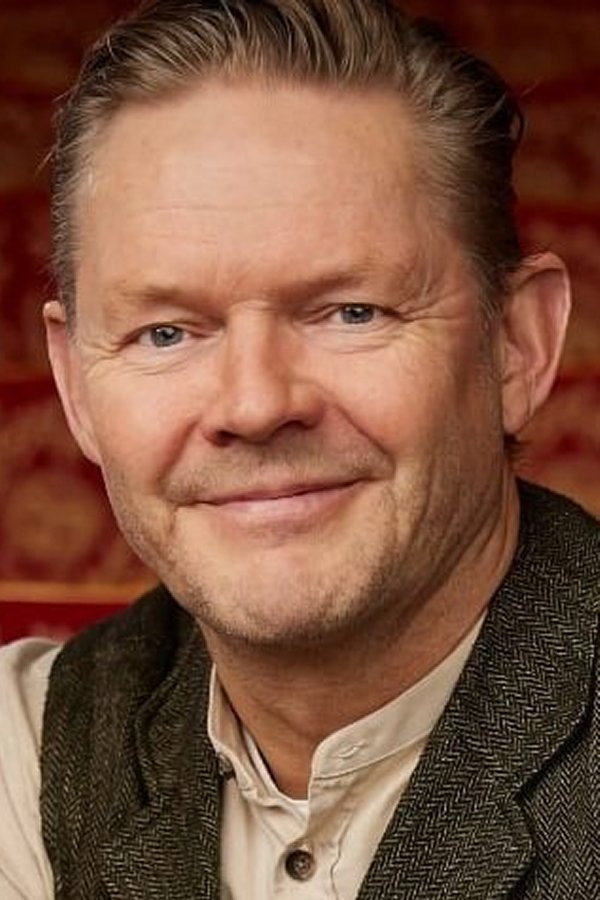 Björn Ingi Hilmarsson as Elli in Shells