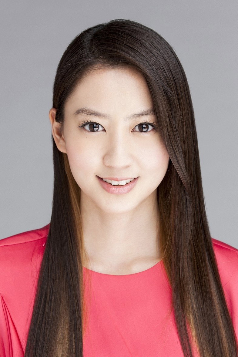 河北麻友子 as Yuri Kouno in Atelier