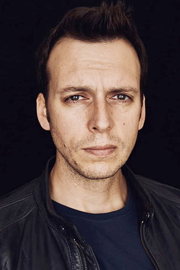 Ksawery Szlenkier as Jakub in Into the Night