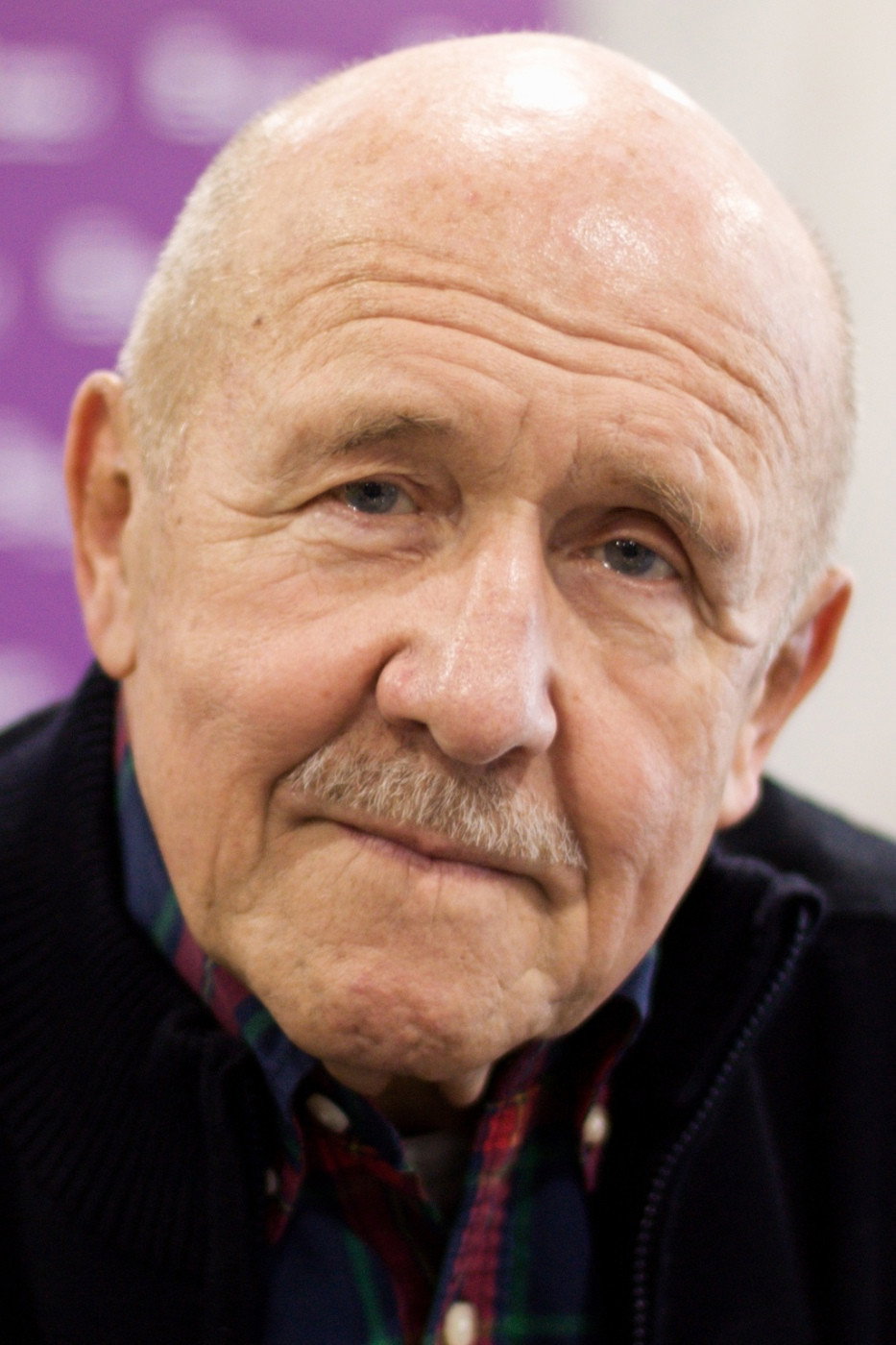 Petr Nárožný as Kutlák in Dwarf