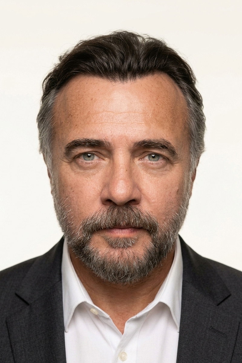 Oktay Kaynarca as Ustura Kemal in Ustura Kemal