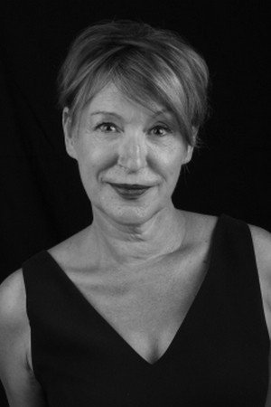 Nicoletta Maragno as Real estate agent in Le acrobate