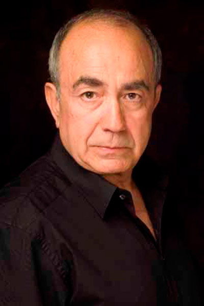 Mario Martín as Ernesto Dali in Seres queridos