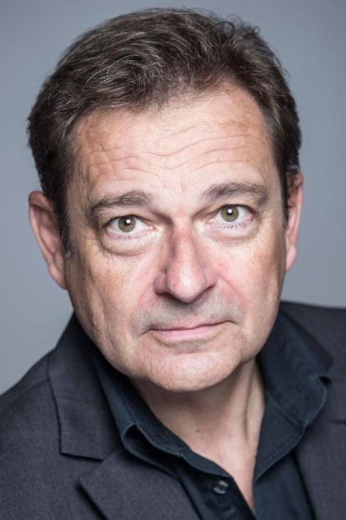 Andreas Steppan as Gustl Horrowitz in Oben ohne