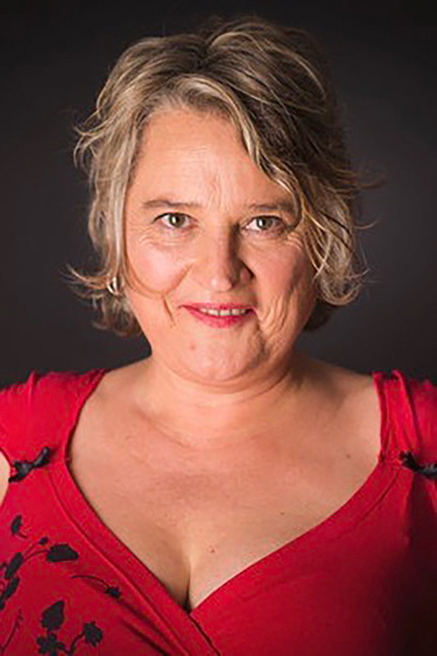 Apolònia Serra as Petra in Amor de cans