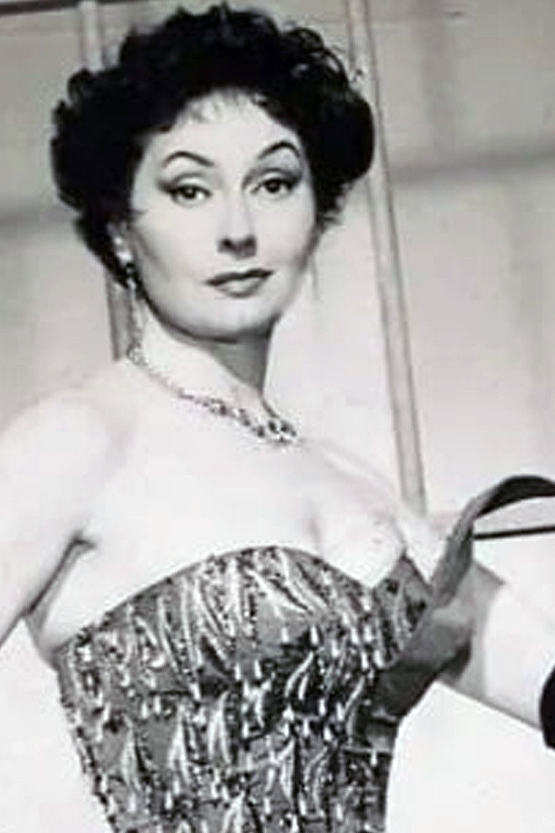 Noemí Laserre as Delia in Los hampones