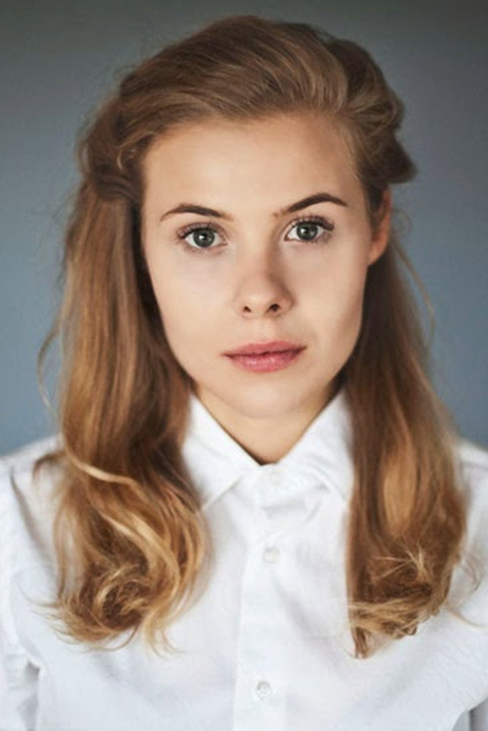Karolina Staniec as Beata in Warsaw 44
