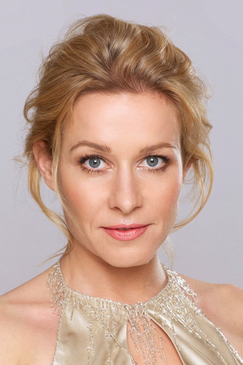 Natalie O'Hara as Susanne Dreiseitl in Der Bergdoktor