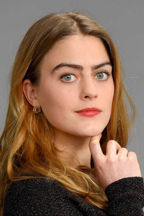 Alexandra Gentil as Lisa in Queen to Play