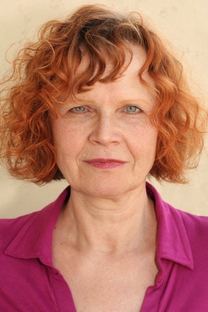 Eva Medusa Gühne as Mojo in Slackers