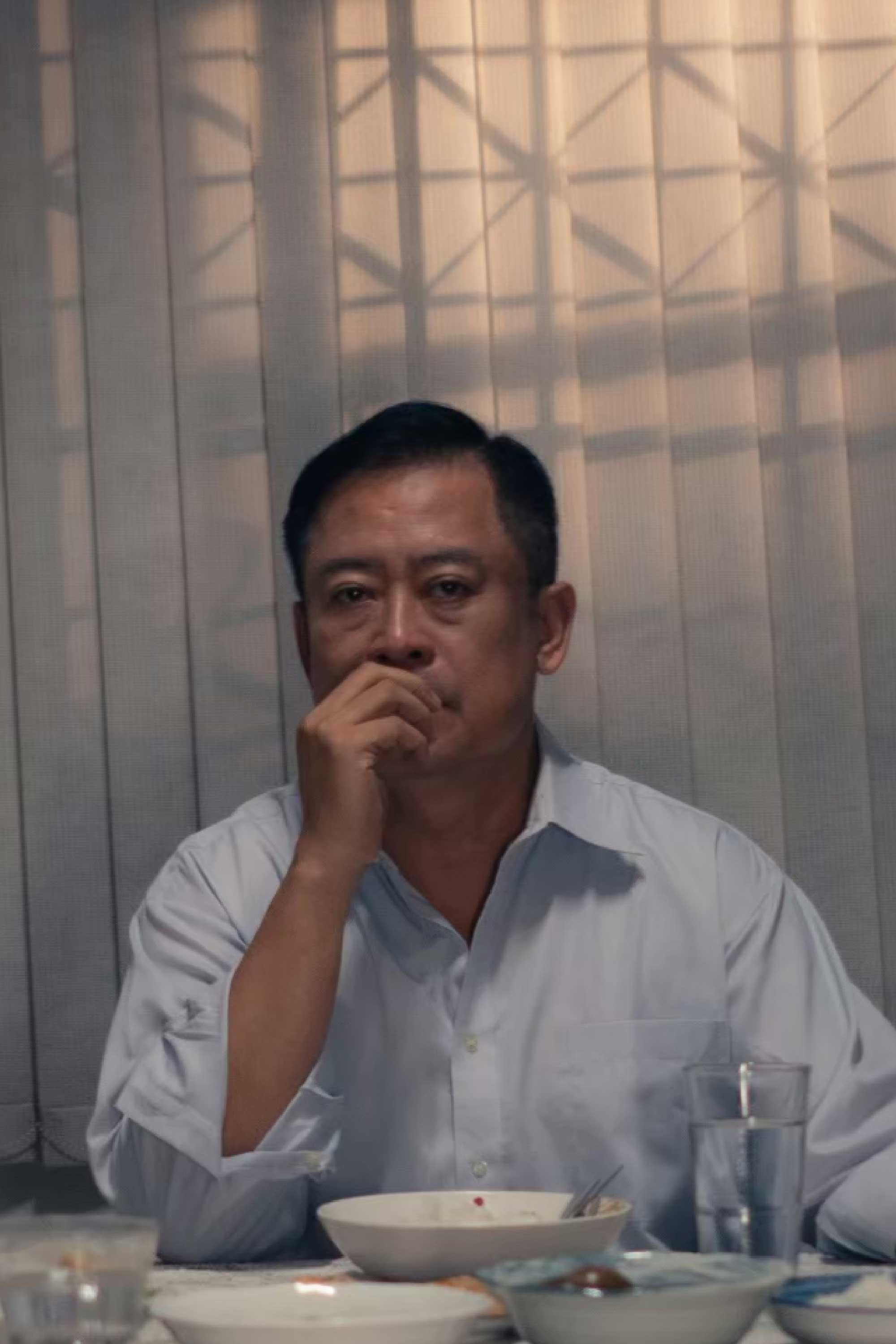 Thapanapong Paliyavuth as Father in ฮาวทูเลิกป๊อด