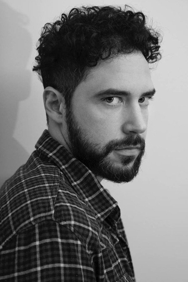 João Vancini as Lucas in Canastra Suja