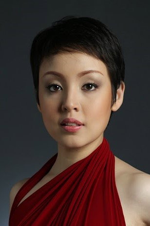 Cris Villonco as Susan in The Portrait