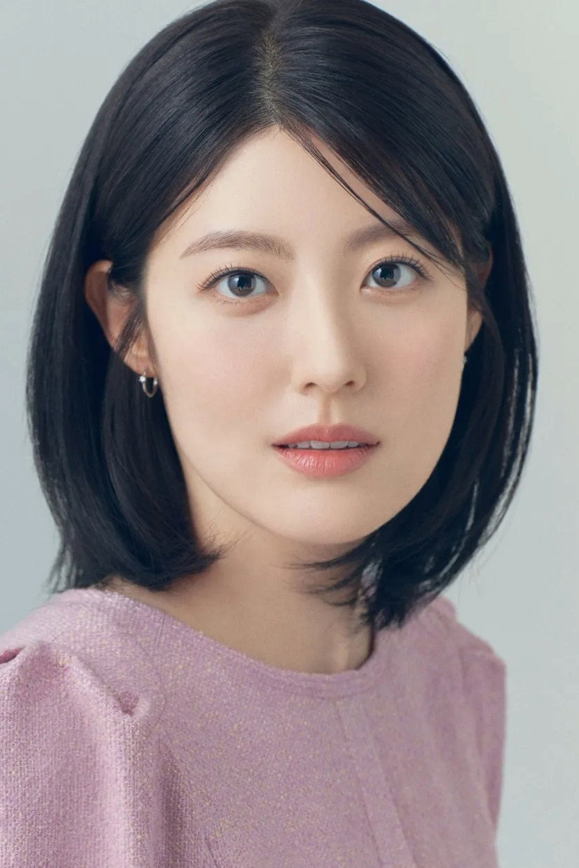 남지현 as Hong-sim / Yoon Yi-seo in 100 Days My Prince