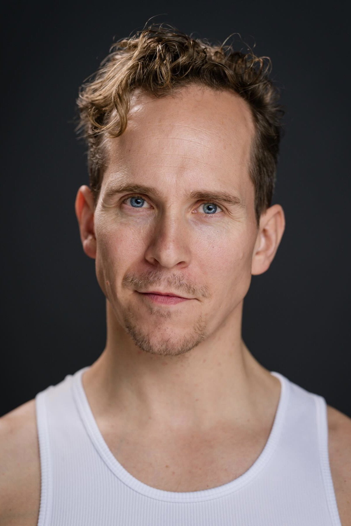 Sindri Swan as Delivery Guy in The Consultant