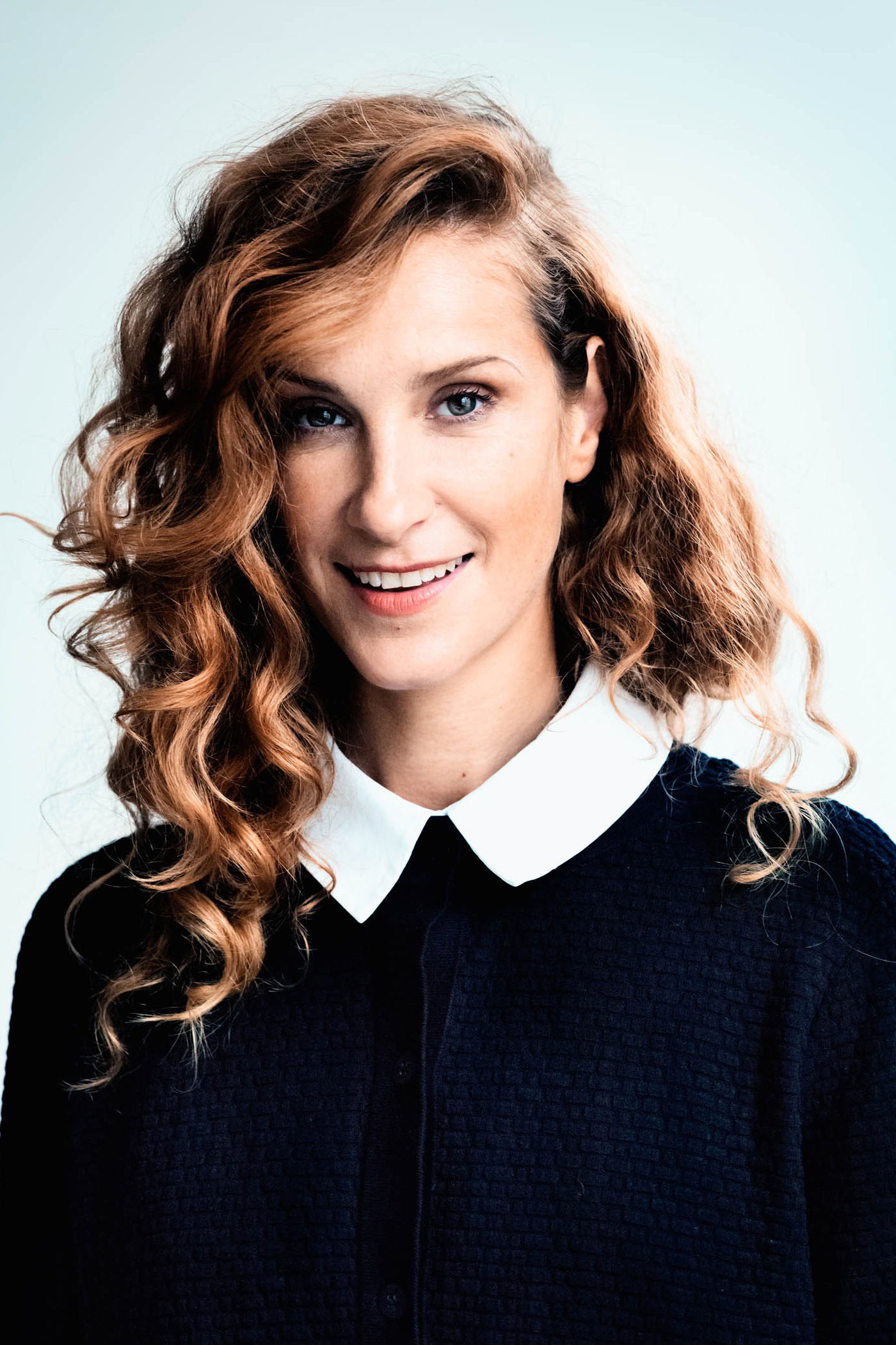 Chiara Schoras as Sandra Tempel in Tempel