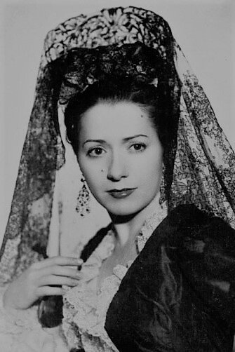 Mariemma Bardi as Beatriz in Boy