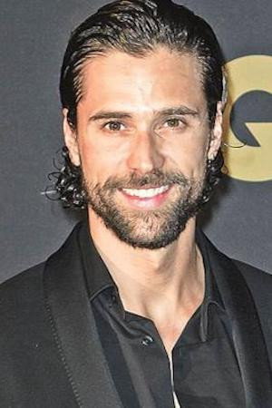 Matías Novoa as David Roldán in Tanto Amor