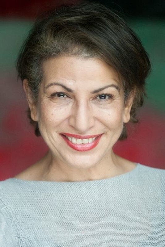 Akéla Sari as La mère de Sofia in Ta mère !