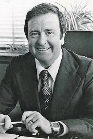 José Luis Uribarri as Presentador TVE (himself) in The Last Meeting