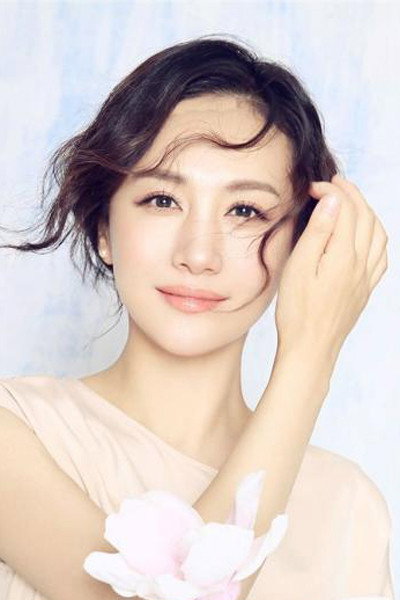 Wang Wanjuan as Akiko Yamaguchi / 山口秋子 in Thin Ice