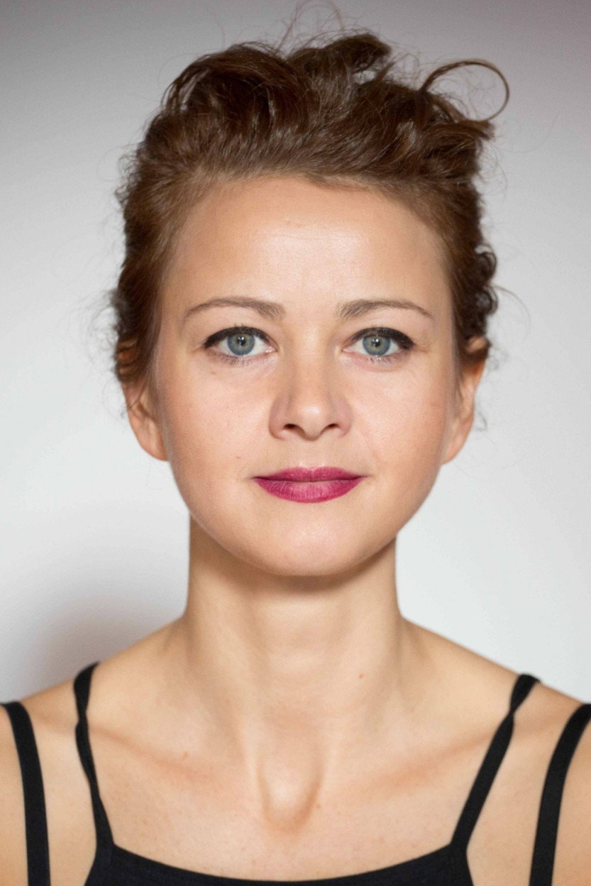 Francesca Tomassoni as Badante in Babbo Natale non viene da Nord