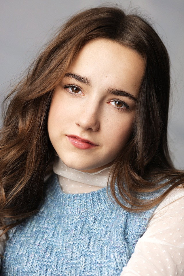 Marlow Barkley as Sophie in Single Parents