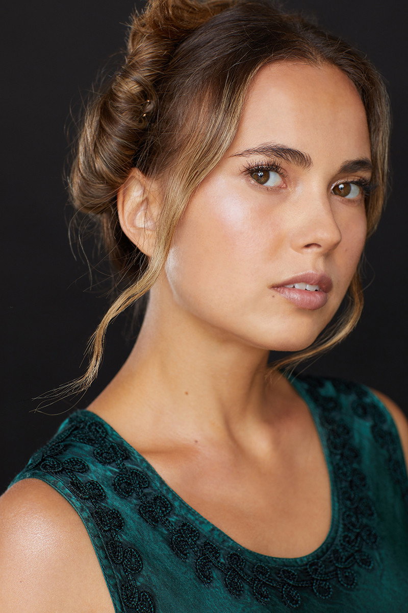 Kate Surinskaya as Phoebe in When Will I See You Again?