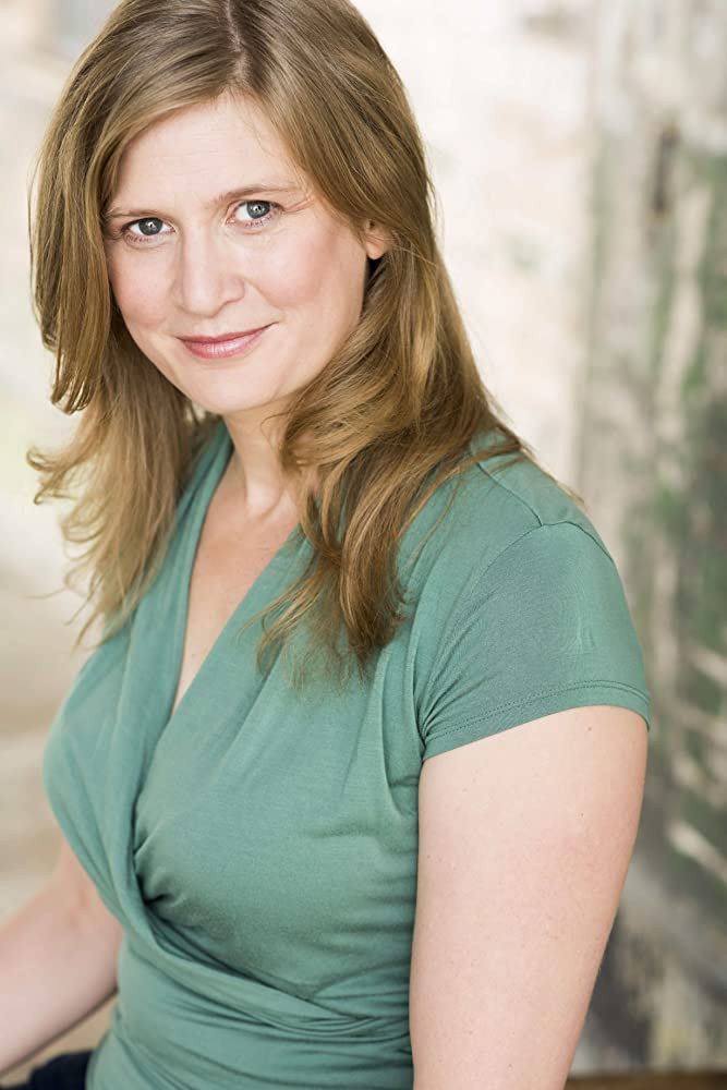 Stefanie Wiens as Sue in The Parts You Lose