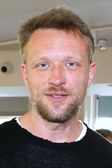 Viktor Tauš as Viki in Kanárek