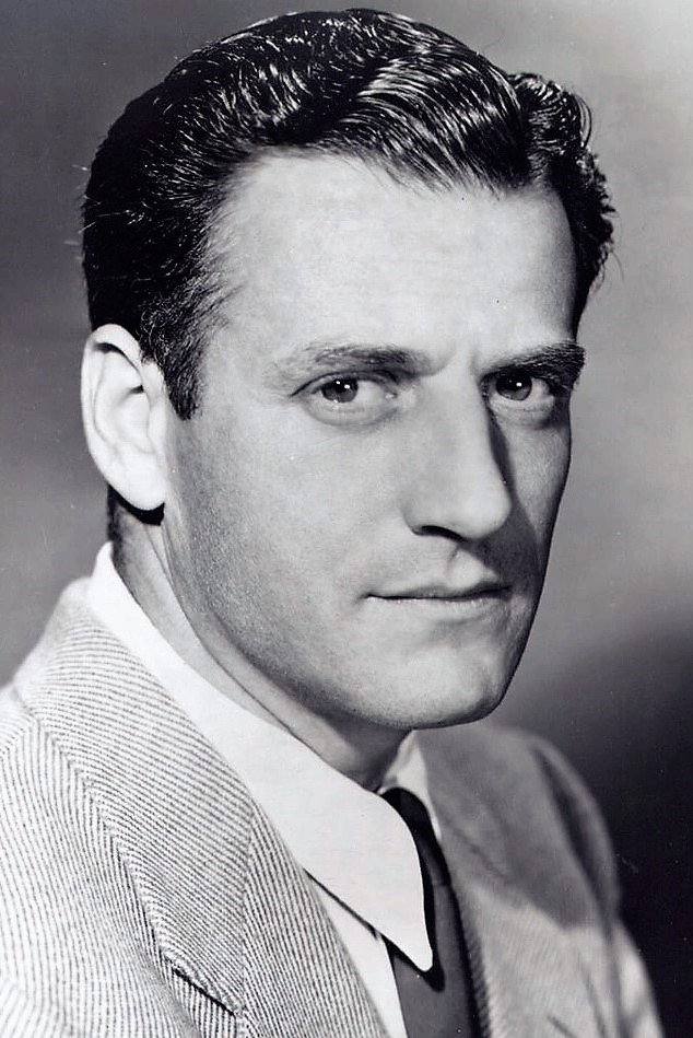 Stanley Beck as Artie Silver in Lenny