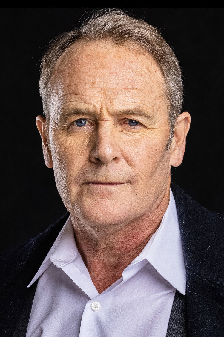 JF Davis as Det. MacQuarrie in Kaante