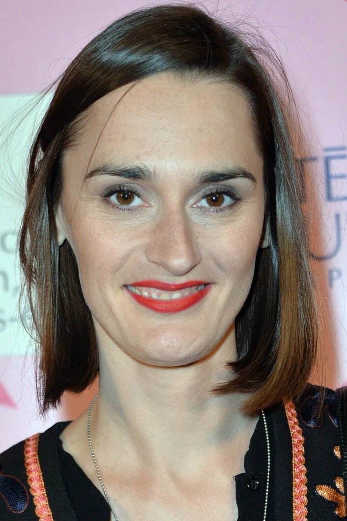 Yelle as La mère in Benidorm