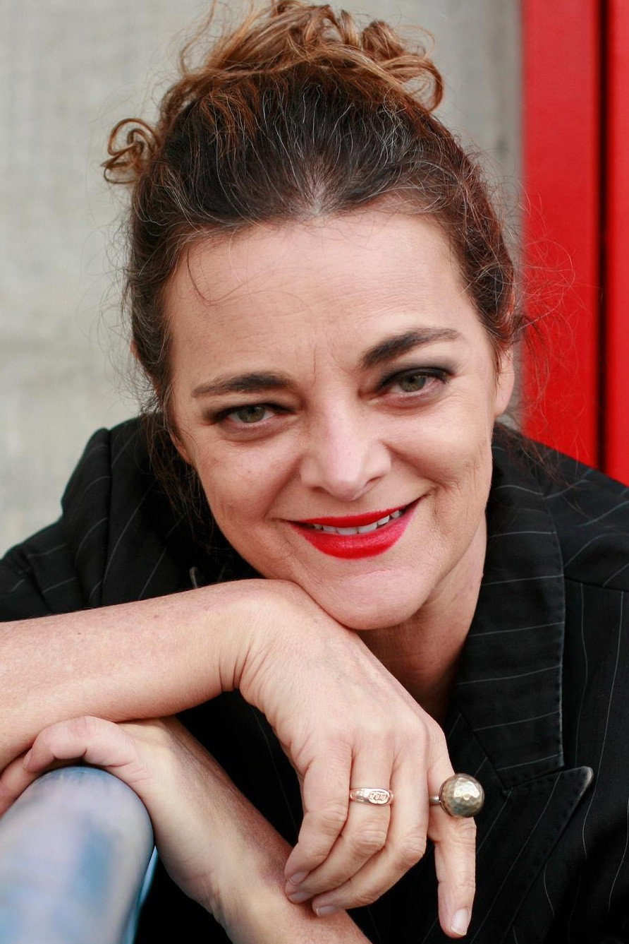 Inês Peixoto as Menel in Valley of the Righteous
