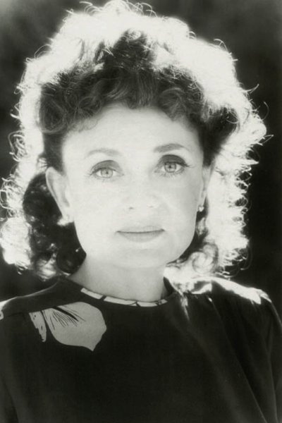 Jacquelyn Hyde as De Renzy in The Dark